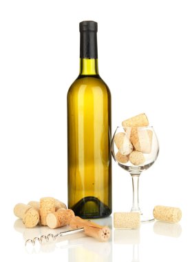 Beyaz şarap ve mantarlar izole edilmiş.