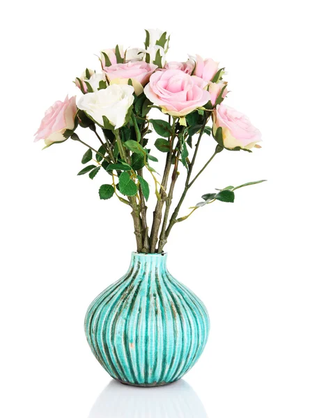 Vackra rosa och vita rosor i vas isolerad på vit — Stockfoto