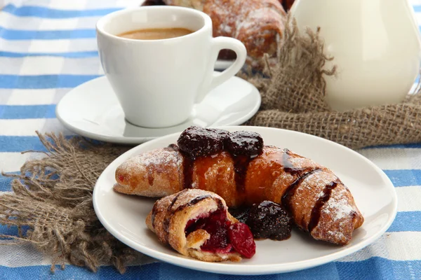 Petit déjeuner léger et savoureux, gros plan — Photo