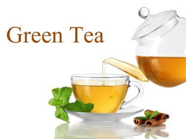 çay nane ve üzerinde beyaz izole tarçın ile