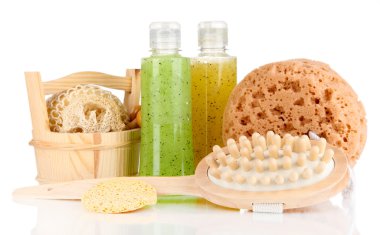 temizleyici, fırça ve üzerinde beyaz izole duş için kozmetik