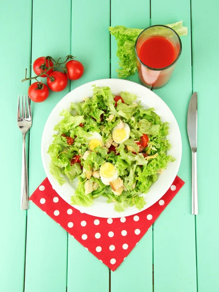Caesar salad on blue plate, on color wooden background — Stock Photo, Image
