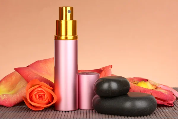 Women's perfume in beautiful bottle with rose on brown background — Stock Photo, Image