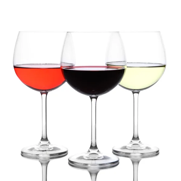 Assortimento di vino in calici isolati su bianco — Foto Stock