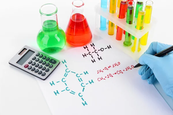 Científico de mano escribiendo fórmulas aisladas en blanco — Foto de Stock