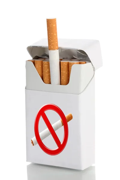 Låda med cigaretter, isolerad på vit — Stockfoto