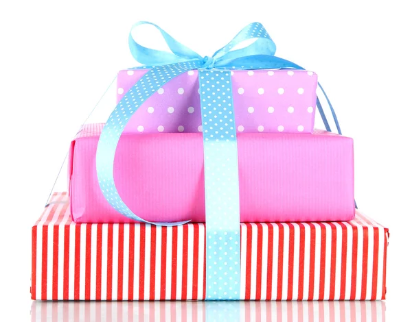 Caja de regalo atada con una cinta aislada en blanco — Foto de Stock