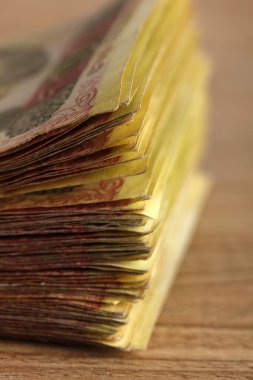ahşap zemin üzerine Ukraynalı para