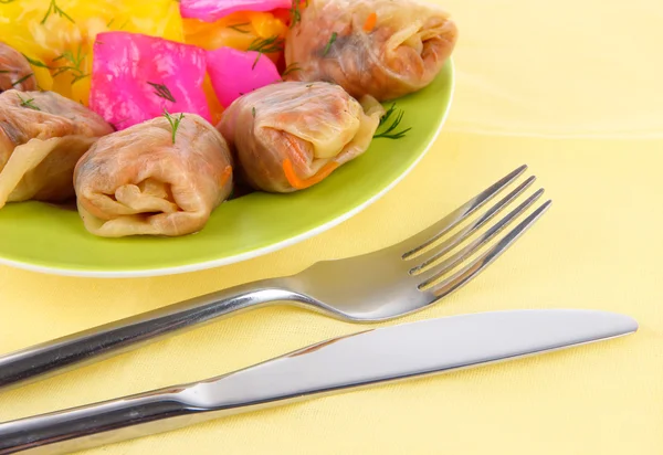 Stuffed cabbage rolls on beige background close-up — Stock Photo, Image