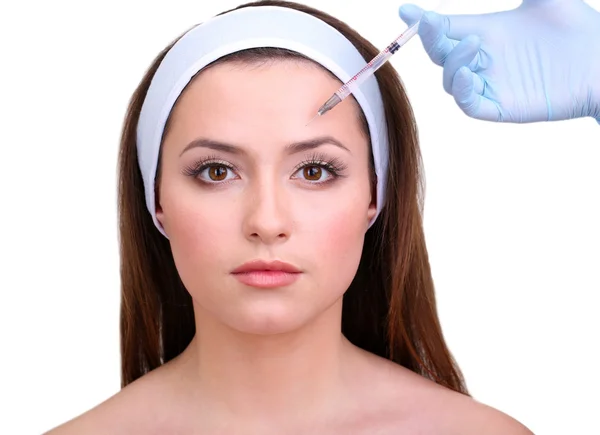 Jeune femme recevant une injection de chirurgie plastique sur son visage gros plan — Photo