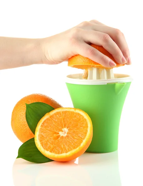 Preparación de zumo de naranja fresco exprimido con exprimidor de mano, aislado en blanco —  Fotos de Stock