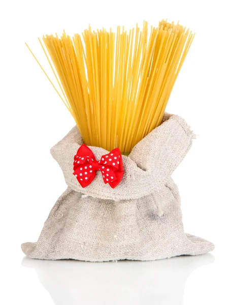 Pasta in zak geïsoleerd op wit — Stockfoto