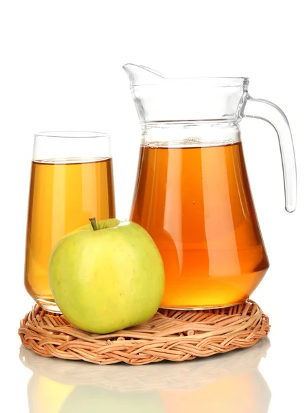 Full glass and jug of apple juice and apple isolted on white — Stock Photo, Image
