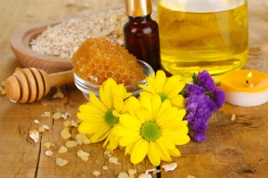 yağlar ve ahşap masa yakın çekim bal kokulu bal spa