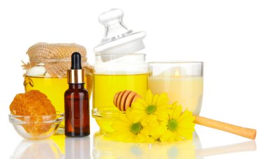 yağlar ve üzerinde beyaz izole bal kokulu bal spa