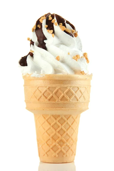 Sabroso helado con chocolate, aislado en blanco — Foto de Stock