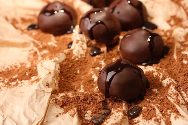 Chocolate candies with cocoa powder, close up — Stock Photo, Image