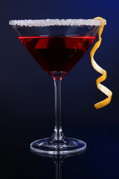 Red cocktail in martini glass on dark blue background — Stock Photo, Image