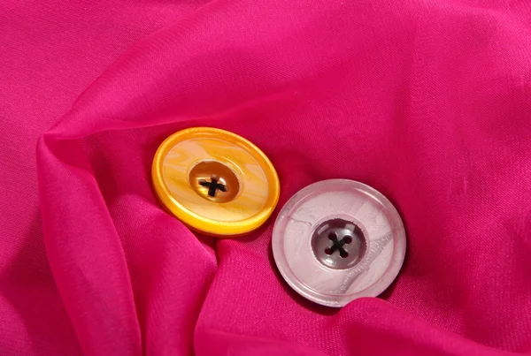Pembe bir arka plan üzerinde iki düğme — Stok fotoğraf