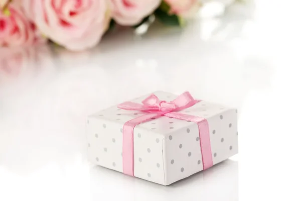 Beautiful gift on flowers background isolated on white — Stock Photo, Image