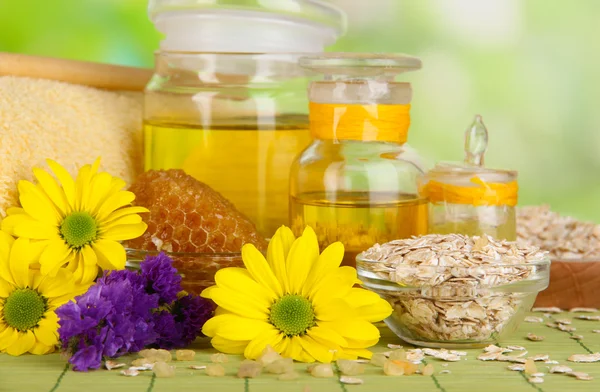 Fragrant honey spa with oils and honey on wooden table close-up — Stock Photo, Image