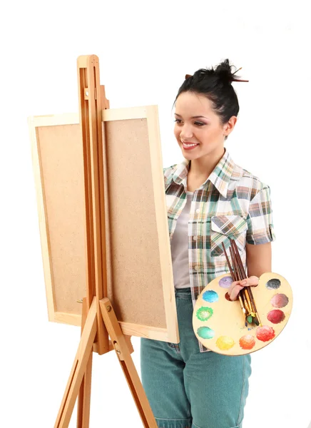 Bela pintora jovem no trabalho, isolado em branco — Fotografia de Stock