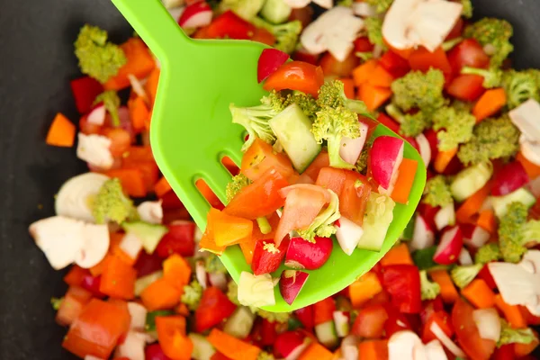 Vegetabiliska ragu i wok, närbild — Stockfoto