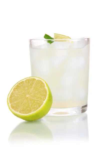 Lemoniada w szkło na białym tle — Zdjęcie stockowe