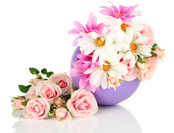 Maceta con flores aisladas en blanco — Foto de Stock