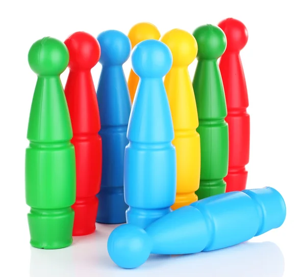 Beyaz izole oyuncak bowling renkli plastik cips — Stok fotoğraf