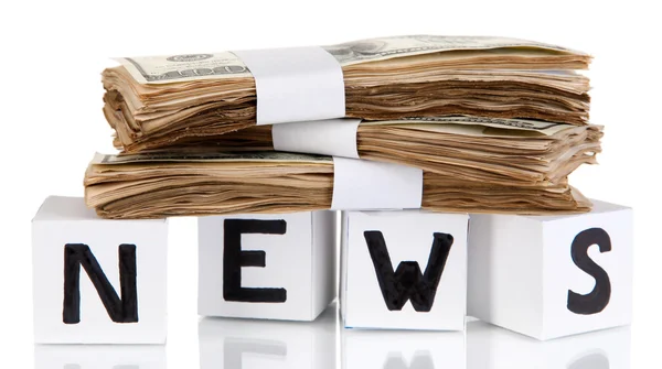 Cubos de papel branco rotulados como "Notícias" com dinheiro isolado em branco — Fotografia de Stock