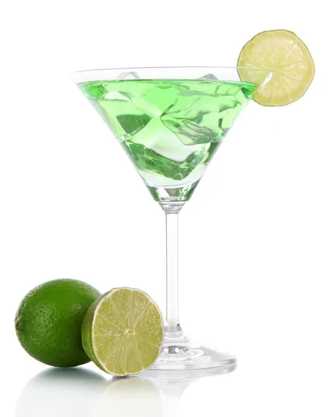 Cocktail verde con calce isolata su bianco — Foto Stock