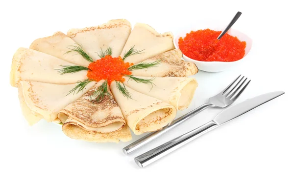 Deliciosos panqueques con caviar rojo aislado en blanco — Foto de Stock