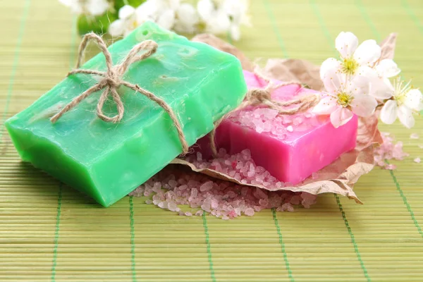 Natural handmade soap on bamboo mat — Stock Photo, Image