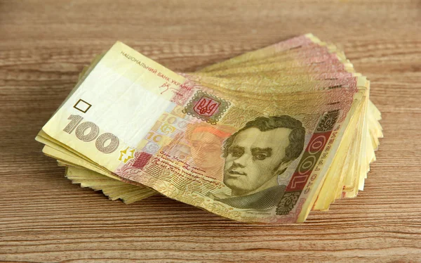 Ahşap zemin üzerine Ukraynalı para — Stok fotoğraf