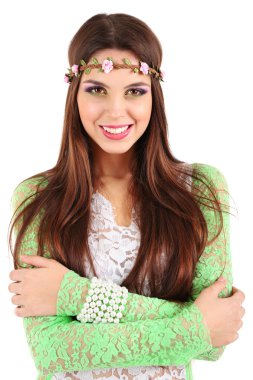 genç güzel kız başında, dekoratif çelenk ile üzerine beyaz izole