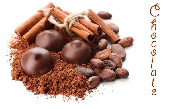 Skład czekolady słodycze, kakao i przyprawy, na białym tle — Zdjęcie stockowe