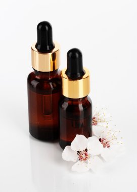 çiçekli beyaz izole aroma yağları