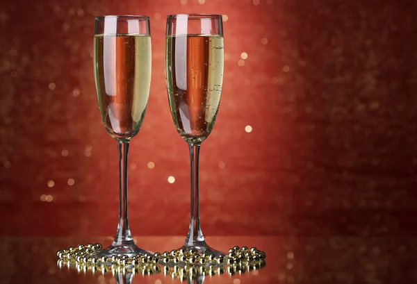 Two glasses of champagne on bright background with lights — Stock Photo, Image