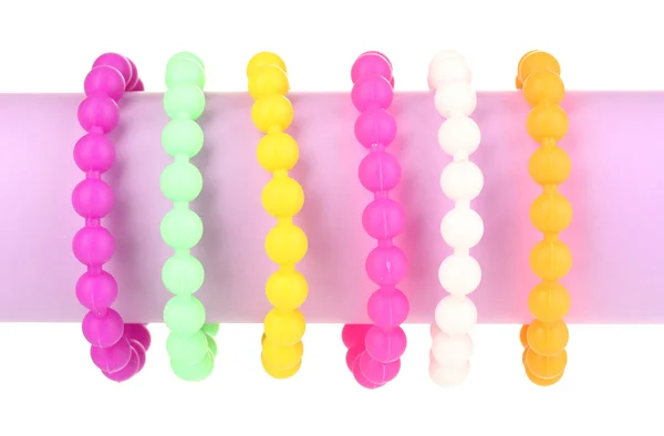 Bracelets mode colorés isolés sur blanc — Photo