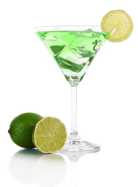 Cocktail verde con calce isolata su bianco — Foto Stock