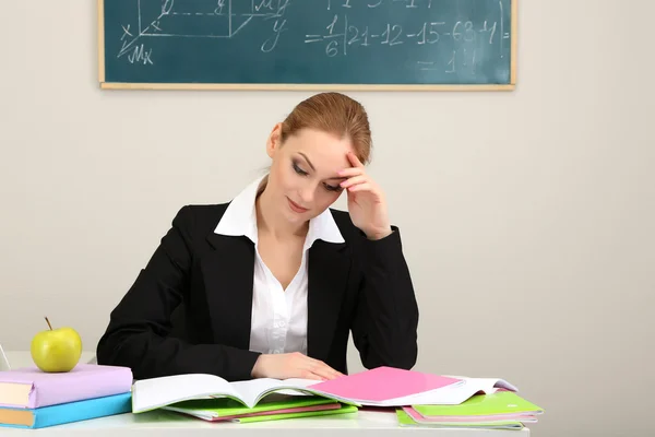 Portrait of teacher woman working in the classroom — Stock Photo, Image