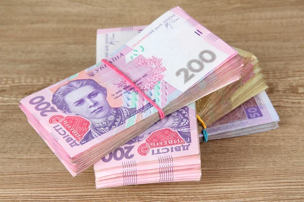Ukrainisches Geld auf hölzernem Hintergrund — Stockfoto