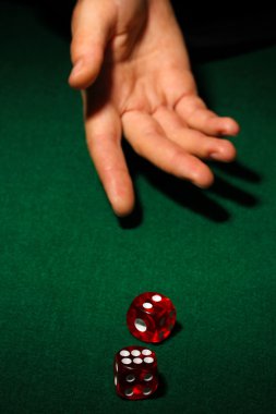 Dices yeşil masada oynama