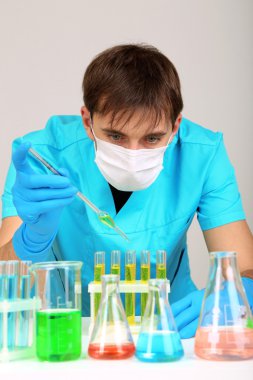 Oda arka plan üzerinde araştırma sırasında assayer