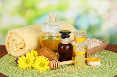 yağlar ve ahşap masa yakın çekim bal kokulu bal spa