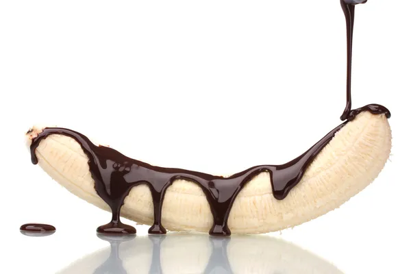 Plátano vertido con chocolate líquido aislado en whit — Foto de Stock