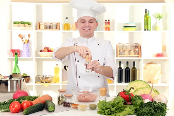 Chef cooking in kitchen — Stock Photo, Image