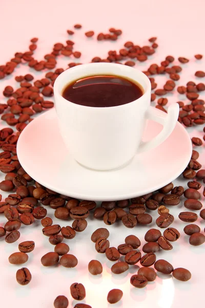 핑크 바탕에 강한 커피 한잔 — 스톡 사진