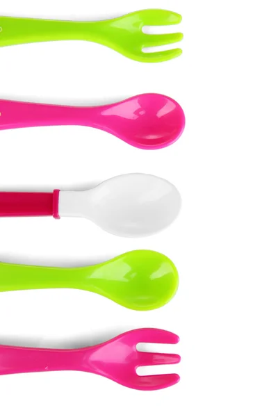 Horquillas de color y cucharas para alimentos para bebés aislados en blanco — Foto de Stock